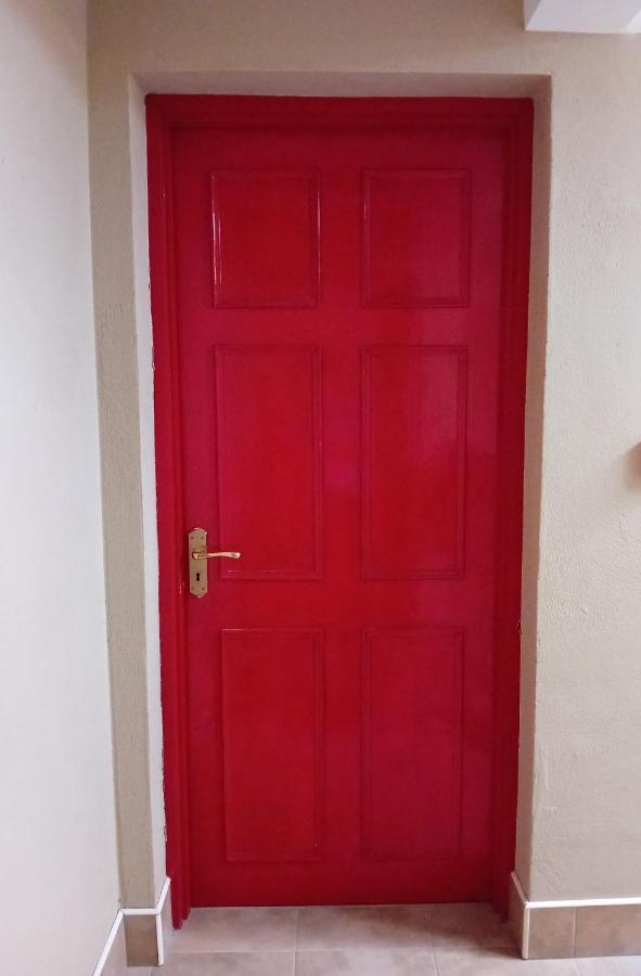 The Red Door Townhouse Apartment Ardara Exterior photo